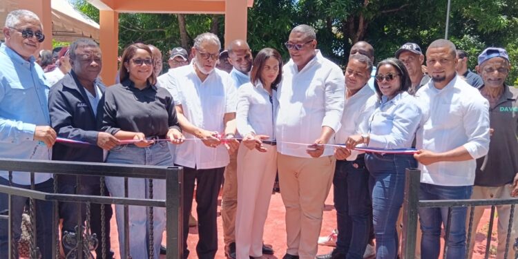 Desarrollo de la Comunidad inaugura parque en Sabana Larga, Elías Piña