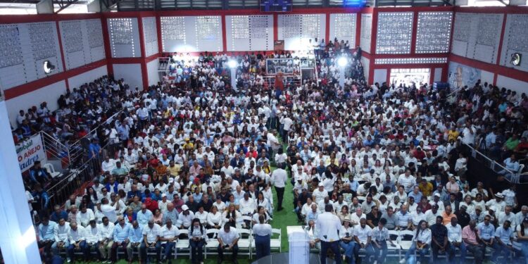 Víctor D´Aza aspirante a la presidencia recibe respaldo del Movimiento Primero la Base del PRM