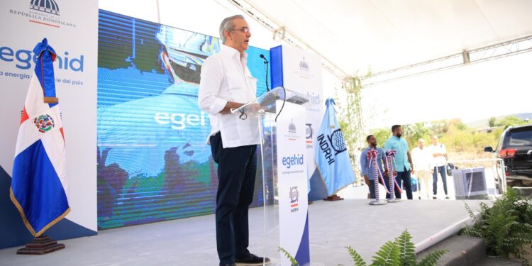 Presidente Luis Abinader entrega reconstruido el canal de riego Ysura en Azua