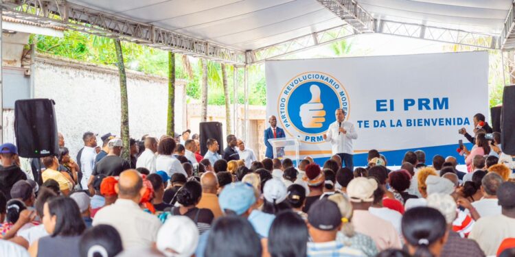 Cientos de dirigentes de la FP en La Victoria se juramentan en el PRM