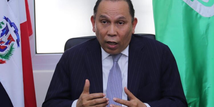 “Cierre del metro en horas laborables demuestra la improvisación del gobierno del PRM”, afirma Radhamés Jiménez