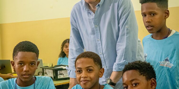 Ministerio de Educación concluye Campamento de Robótica impactando a más de 22 mil estudiantes en 18 Regionales