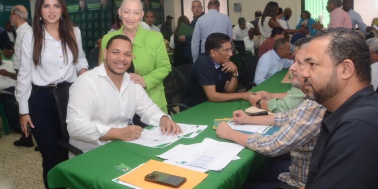 Este sábado continúa con alta concurrencia el proceso de inscripción en el Congreso Nacional Elector de Fuerza del Pueblo