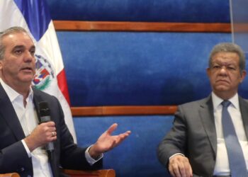 Presidente Abinader y expresidente Fernández se reúnen para reforzar posición unificada ante la crisis haitiana