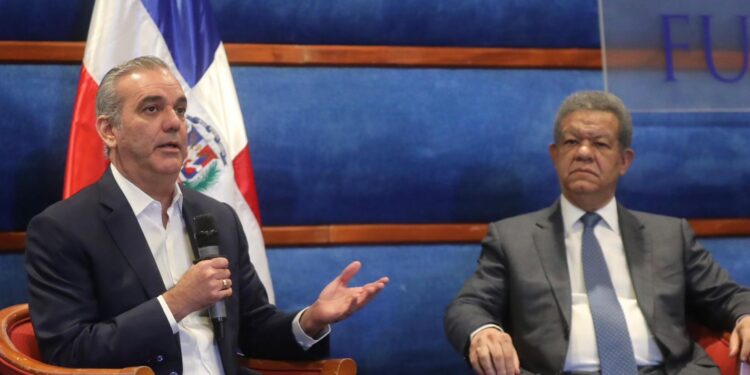 Presidente Abinader y expresidente Fernández se reúnen para reforzar posición unificada ante la crisis haitiana