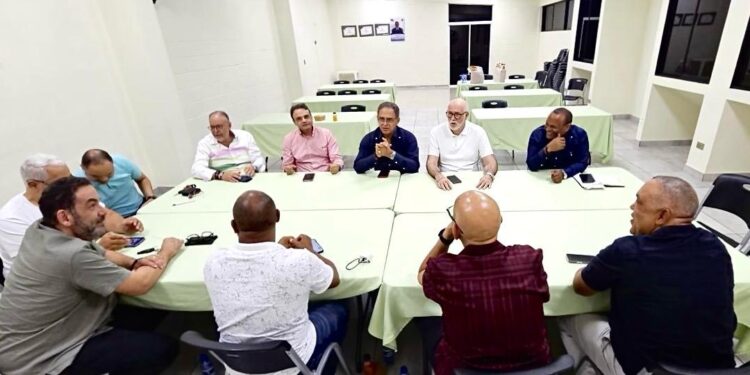 Federaciones deportivas valoran gestión del ministro Kelvin Cruz