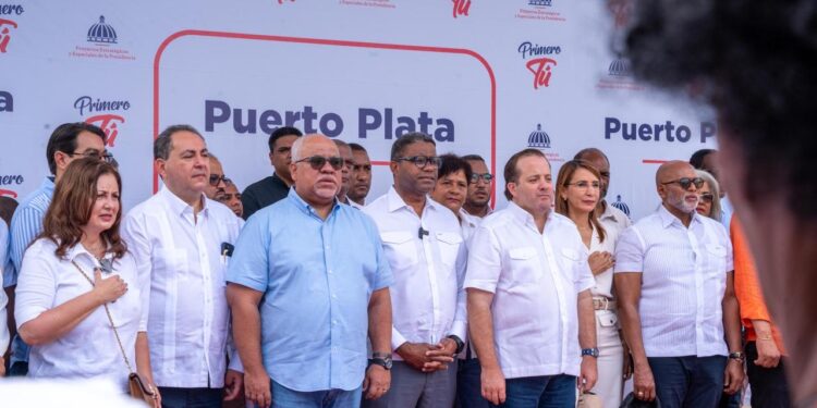 Paliza, Mario Lama y Robert Polanco refuerzan presencia del Gobierno con masiva jornada “Primero Tú” en Sosúa