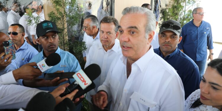 Presidente Abinader advierte que funcionarios no podrán hacer campaña o tendrán que renunciar