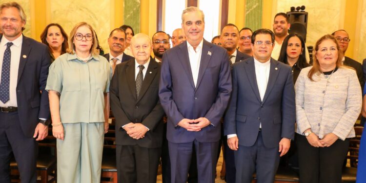 Presidente Abinader juramenta Comité Científico del HUB de Innovación Punta Bergantín que impulsará el desarrollo nacional