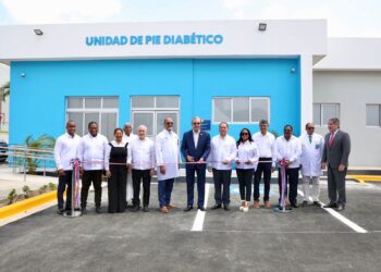 Presidente Abinader deja inaugurada unidad de pie diabético en Hospital de Herrera, Marcelino Vélez Santana
