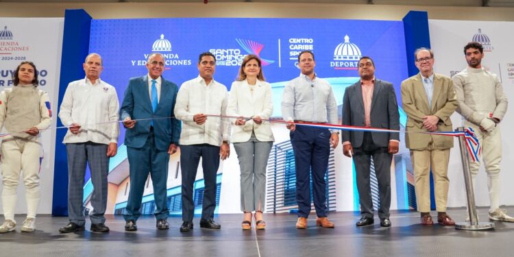 Vicepresidenta Raquel Peña y ministros Kelvin Cruz y Carlos Bonilla entregan el Pabellón de Esgrima en el Centro Olímpico