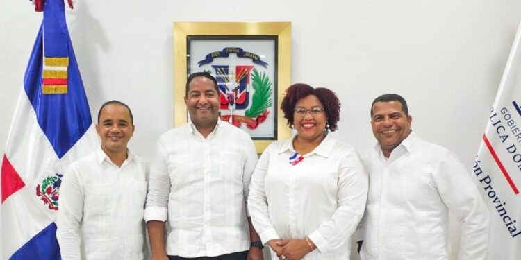 CONADIS y autoridades provinciales de Pedernales coordinan acciones para turismo accesible