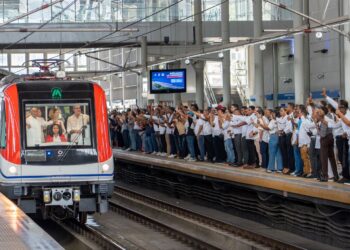 Presidente Abinader inaugura ampliación y pasillo de interconexión peatonal del Metro de Santo Domingo; trenes de 6 vagones operarán desde este domingo