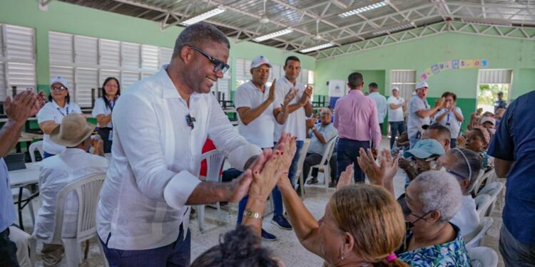 Residentes sector Nuevo Amanecer en SDE, recibe con entusiasmo jornada social “Primero Tú” de Propeep