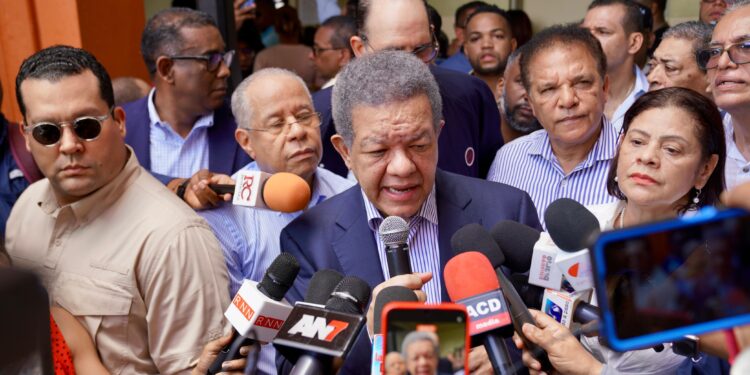 Elecciones internas de la Fuerza del Pueblo registran participación masiva; Leonel la define como “demostración contundente”