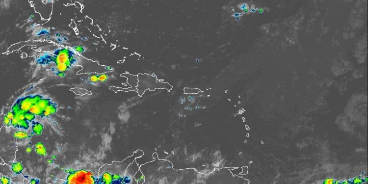 Indomet pronostica continuará ambiente caluroso y aguaceros locales este martes