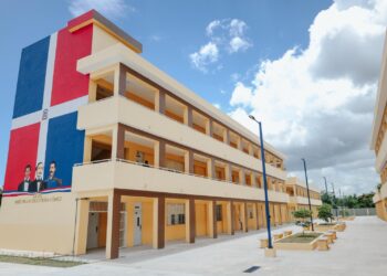 Gobierno inaugura tres liceos, dos escuelas y dos estancias infantiles en beneficio de más de 4 mil estudiantes