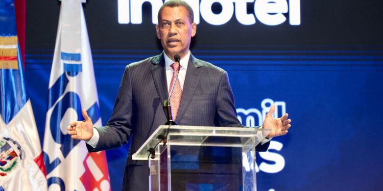 INDOTEL abre 30 mil becas gratuitas para impulsar futuro tecnológico del país