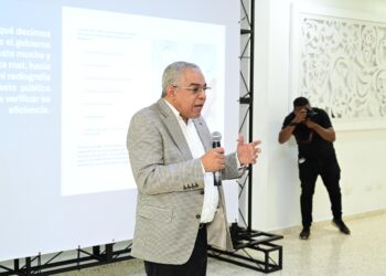 Exdirector de Presupuesto denuncia aumento de nómina pública sin resultados para la población