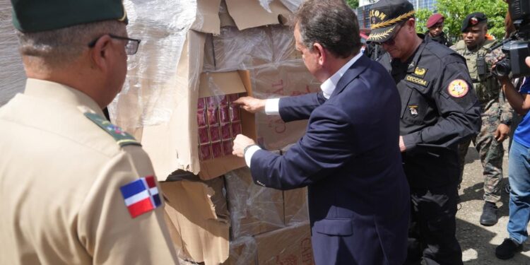 Gobierno incinera más de 11.2 millones de productos ilícitos decomisados en operativos a nivel nacional