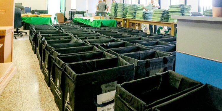 Fuerza del Pueblo completa envío de valijas electorales a todas las demarcaciones del país