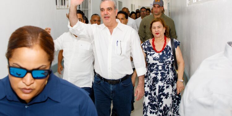 Presidente Abinader inaugura ampliación Área de Internamiento Hospital Regional Luis Morillo King, que beneficiará a más de 500 mil personas