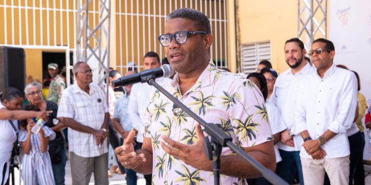 Propeep impacta con servicios sociales en el corazón del emblemático barrio San Carlos; Distrito Nacional