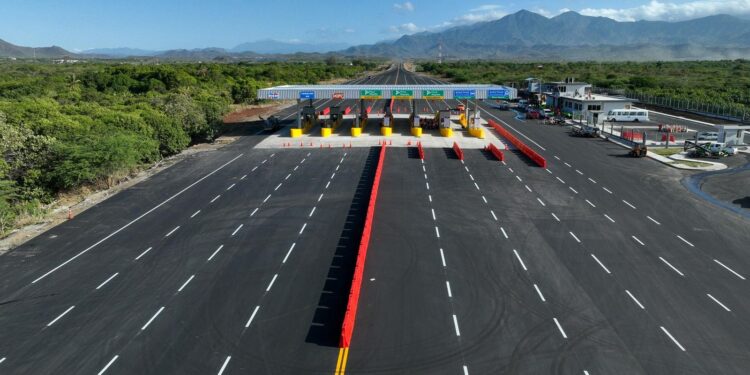 Presidente Abinader deja inaugurada Circunvalación de Baní de 19.8 kilómetros que conecta el Sur del país, acorta distancia, ahorrando tiempo y combustible