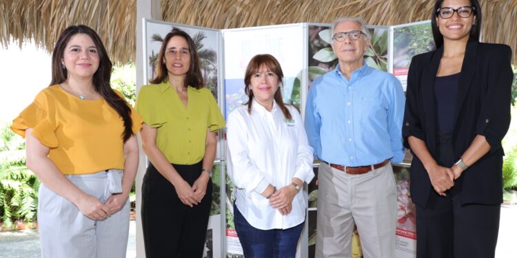 Motor Crédito firma acuerdo con ECORED y se integra a Misión Rescate Lista Roja para conservar flora endémica