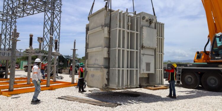 Edesur instala en Jimaní transformador de potencia para mejorar calidad y estabilidad del servicio eléctrico
