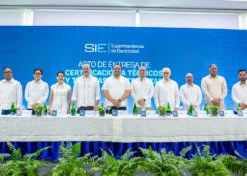 Superintendencia de Electricidad certifica y entrega licencias a técnicos electricistas