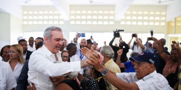 Presidente Abinader inaugurará seis escuelas, un hospital, entregará carreteras y títulos de propiedad este fin de semana en La Vega, Santiago y el Gran Santo Domingo