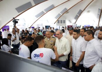 Presidente Abinader respalda creatividad juvenil en el Hackathon de Ciudades Inteligentes y Movilidad Urbana