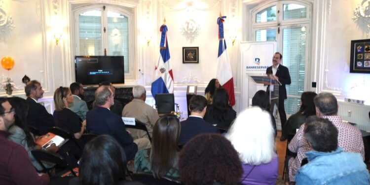 Banreservas y Embajada Dominicana en Francia celebran conversatorio con Melissa Roedán en la sede diplomática