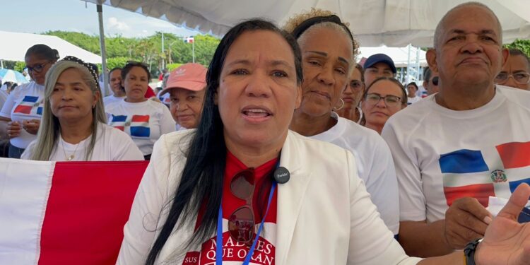 Madres que Oran clamaron por la nación dominicana y llamaron a proteger la familia, la niñez y la juventud