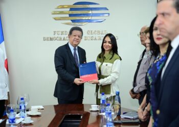 Leonel Fernández recibe en Funglode a Faride Raful y a la Comisión de Reforma Policial