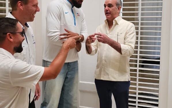 Presidente Abinader anuncia construcción de arena para baloncesto en Tamboril