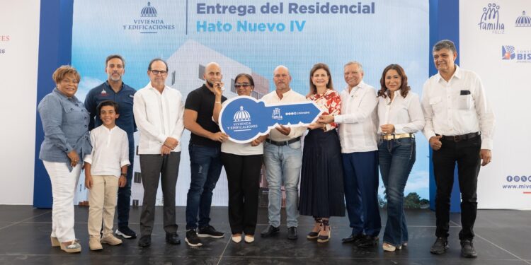 Raquel Peña encabeza entrega de 608 nuevas viviendas e inaugura tres ampliaciones de escuelas del Gran Santo Domingo