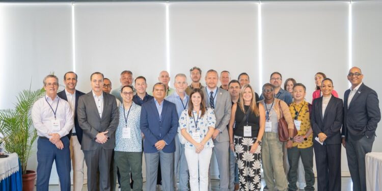 MICM recibe delegación de la Asociación Americana de Prendas de Vestir y Calzados interesados en conocer las oportunidades de negocio e inversión en RD