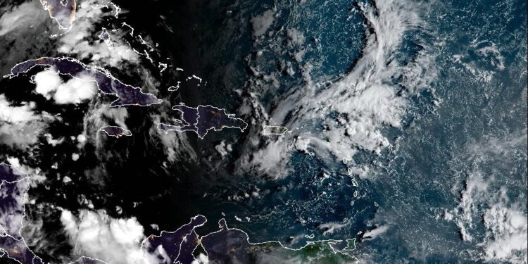 Indomet: Vaguada y onda tropical provocarán aguaceros con tormentas eléctricas este miércoles