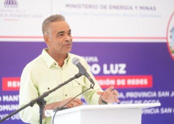 Gobierno entrega proyectos de electrificación rural que benefician a más de 210 familias en San José de Ocoa y San Cristóbal