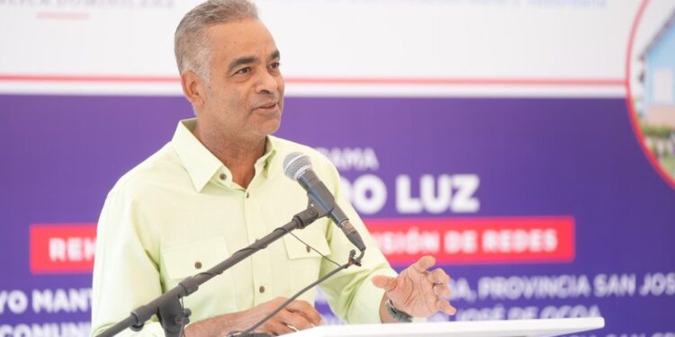 Gobierno entrega proyectos de electrificación rural que benefician a más de 210 familias en San José de Ocoa y San Cristóbal