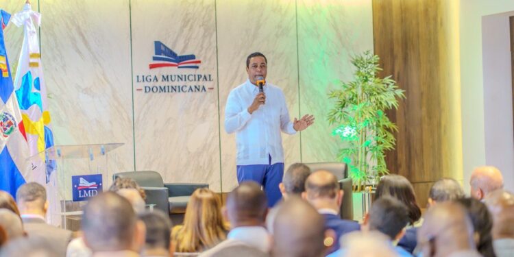 Liga Municipal Dominicana y DGCP socializan con alcaldes novedades nueva Ley de Contrataciones Públicas