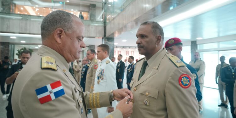Ministerio de Defensa conmemora Independencia de Centroamérica y, como parte de la CFAC, condecora a 44 militares dominicanos