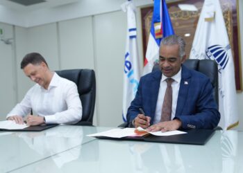 Energía y Minas y Edenorte firman acuerdo para proyecto de electrificación en La Cruz de Cabrera, Dajabón