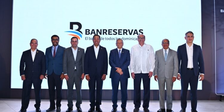 Aguilera anuncia que Banreservas dispone de RD$7,000 millones  para financiar a sectores productivos con tasas especiales