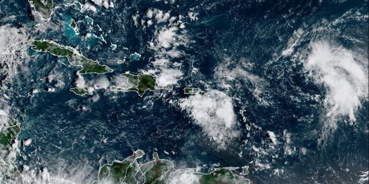 Indomet pronostica incremento de lluvias por activa onda tropical y vaguada este miércoles