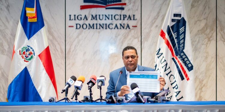 Victor D’Aza anuncia Presidencia transferirá recursos a los ayuntamientos