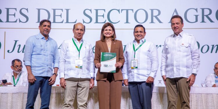 Vicepresidenta Raquel Peña reafirma compromiso del Gobierno con duplicar exportaciones agropecuarias al 2036