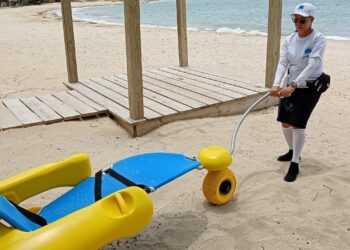 CONADIS destaca ministerio de turismo asuma políticas de accesibilidad en Bayahibe